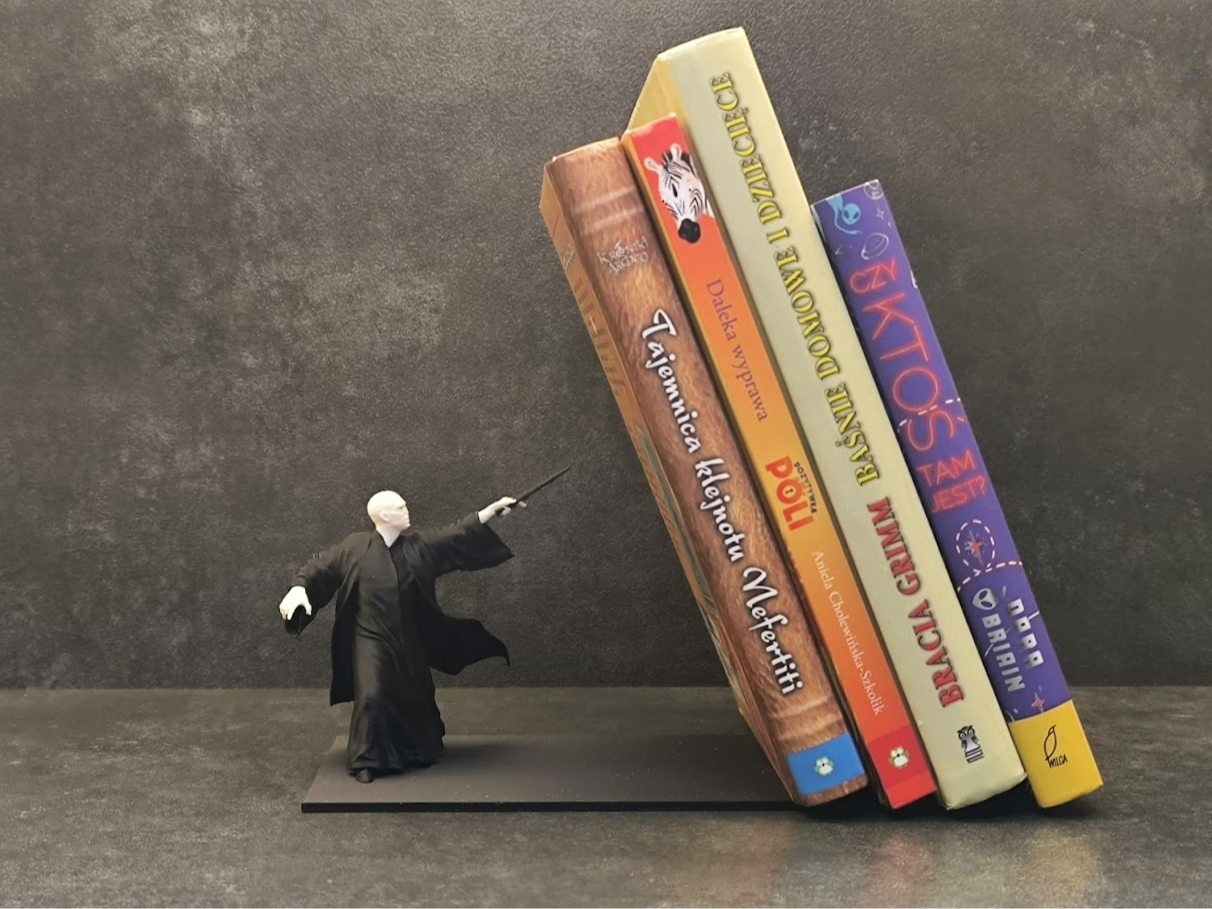 Aparador de Livros Voldemort
